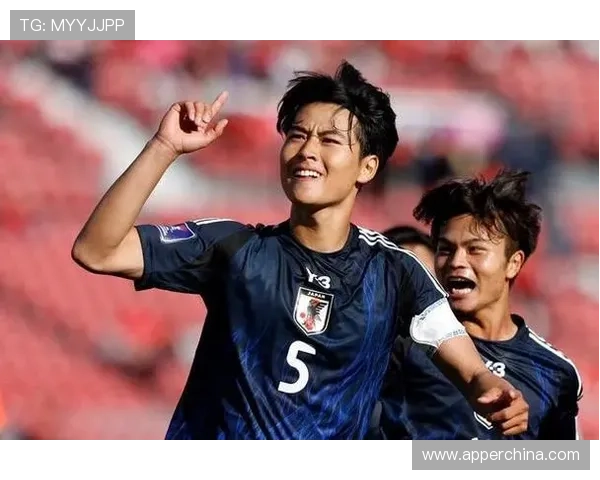 阿尔克马尔追逐日本队长市原吏音